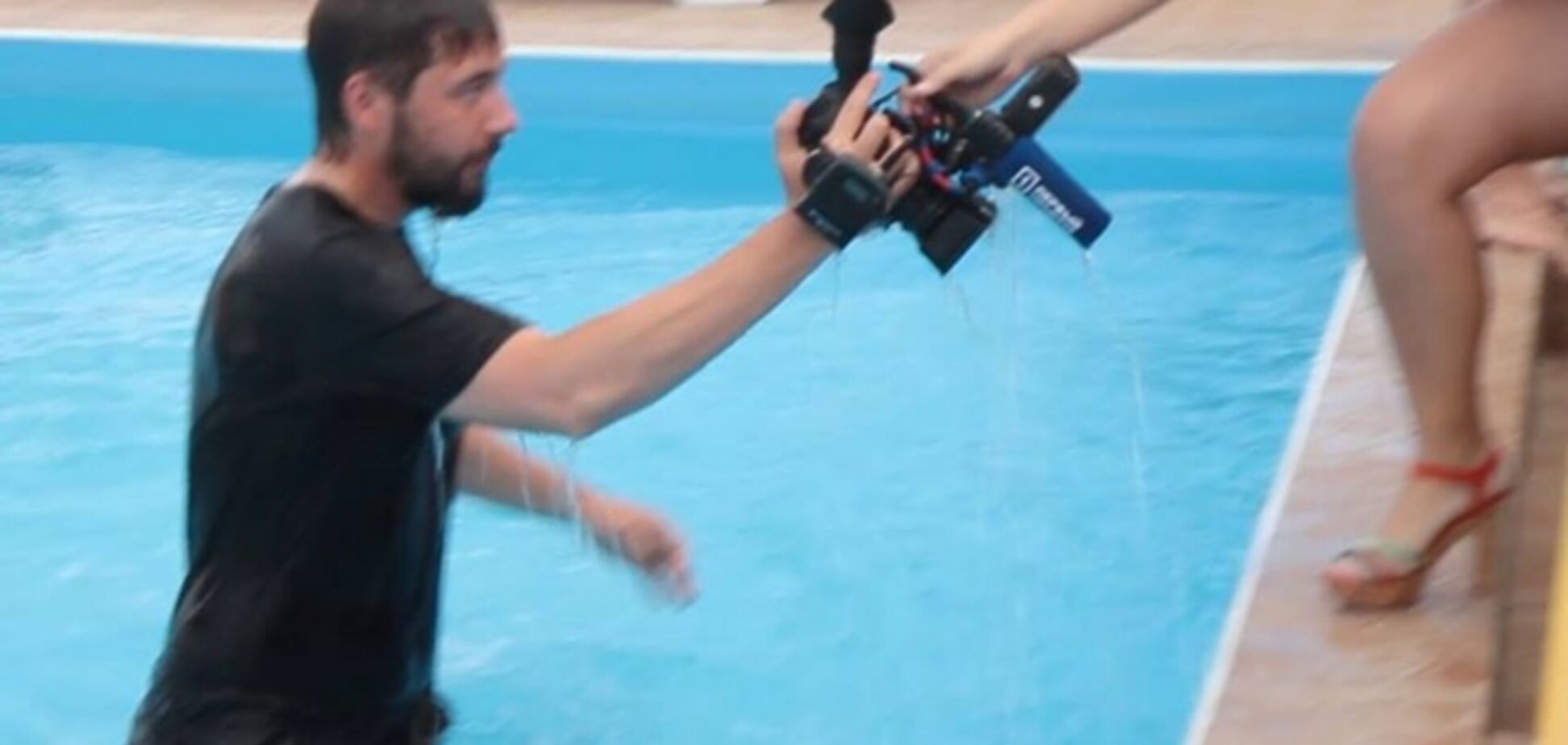 В Одессе избили журналистов, снимавших сюжет о городских пляжах