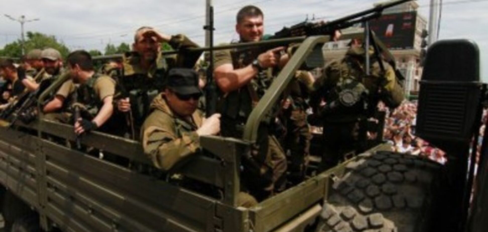 По Донецку проехали КАМАЗы с террористами под флагами 'ДНР' - очевидцы