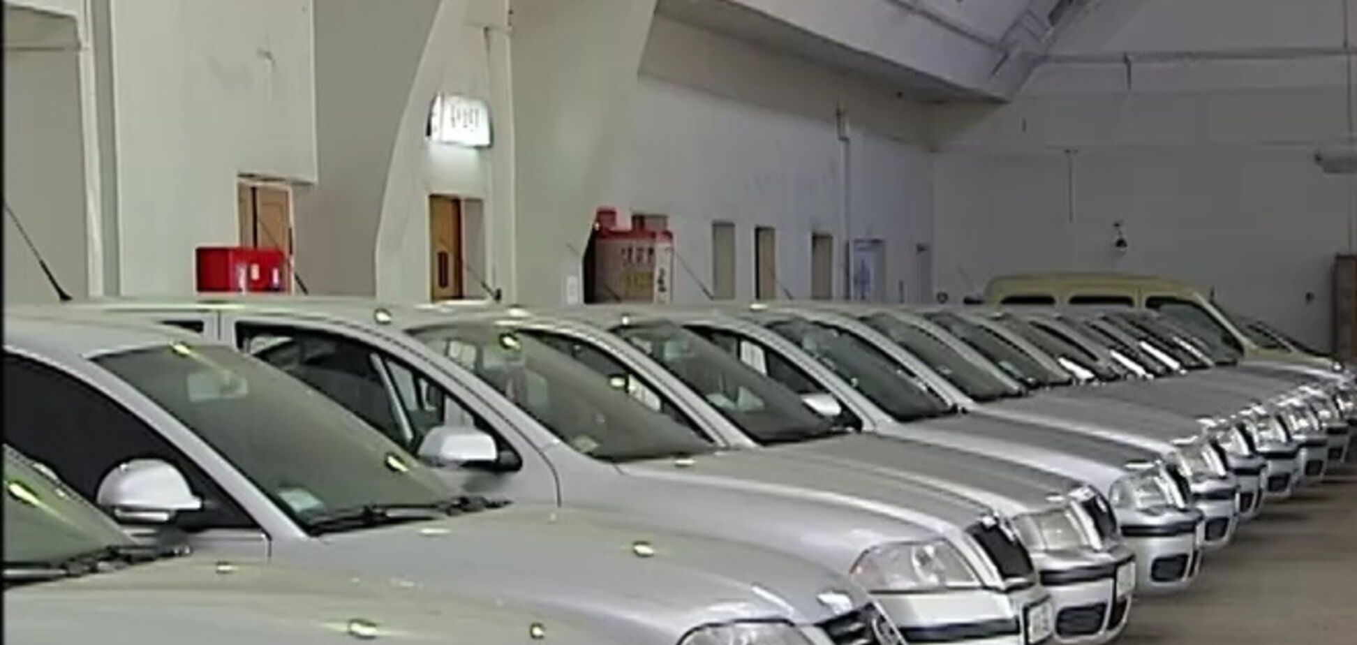 Кабмин устроит еще один аукцион по продаже служебных авто