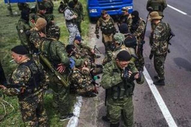 В Торезе на КамАЗ и танки 'ДНР' напали неизвестные. Идет бой