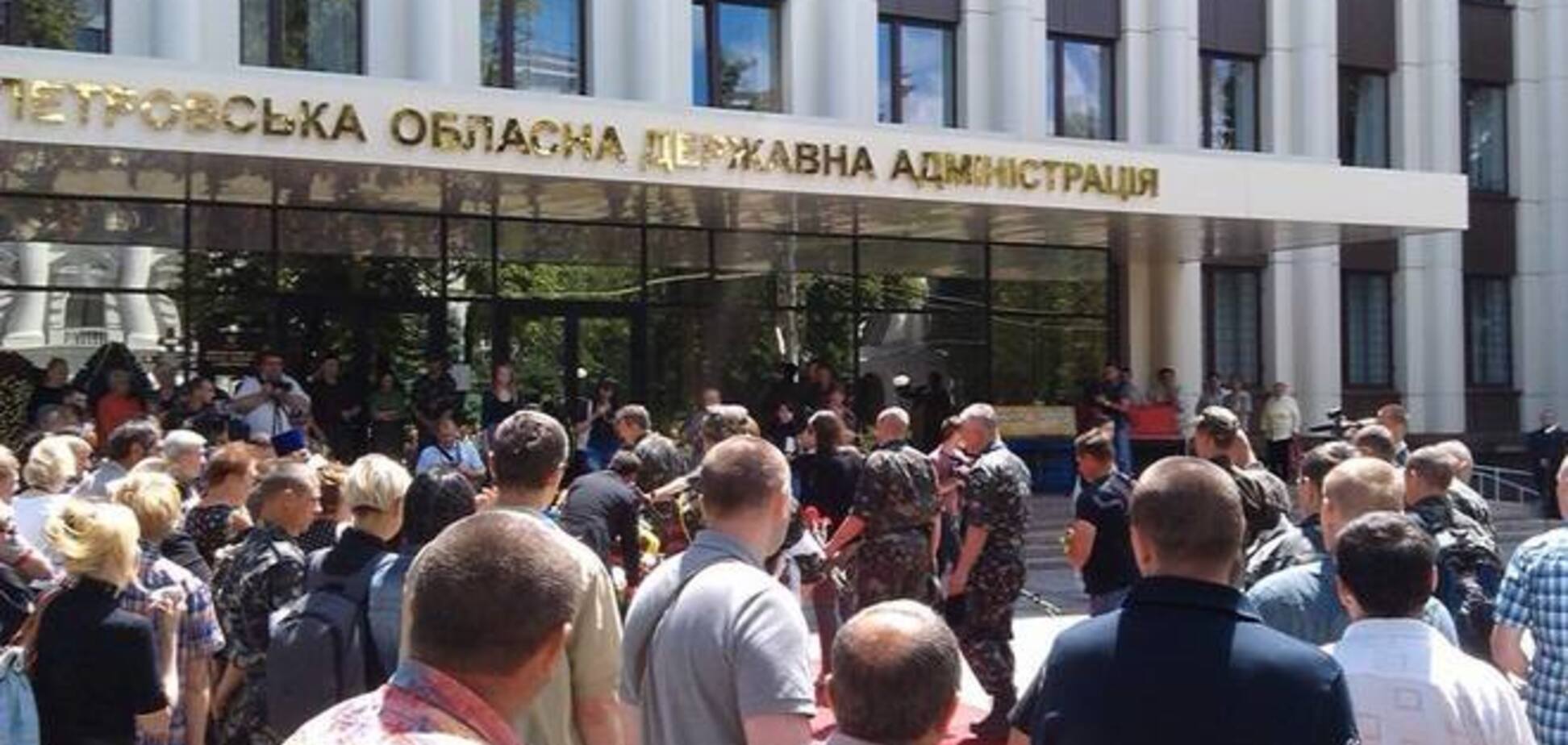 Убитого 9 мая в Мариуполе полковника похоронили месяц спустя