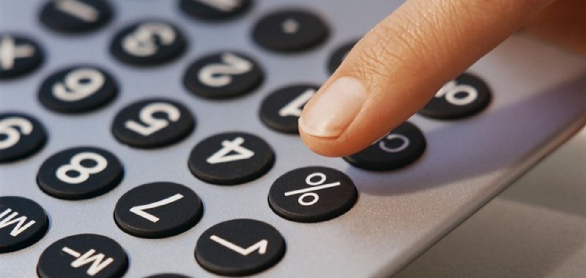 Большая часть налогов украинцев тратится на пенсии. Инфографика