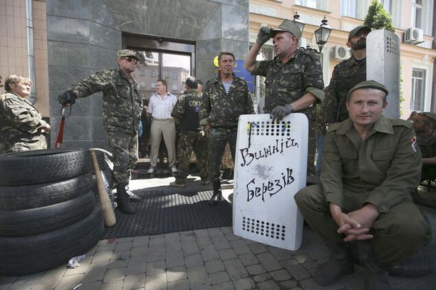 Аваков требует прекратить пикет у Госпогранслужбы: иначе будет разгон