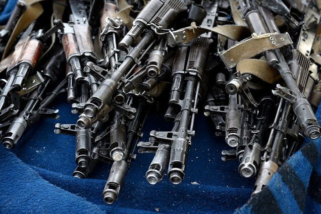 Милиционеры нашли тайник с оружием, похищенным террористами во время захвата горотдела МВД в Горловке