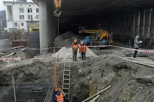 Почтовую площадь-долгострой в Киеве откроют ко Дню Незалежности