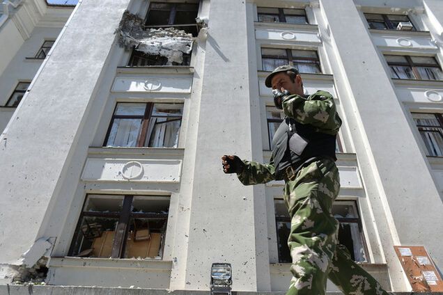 В Луганске боевики подорвали и расстреляли стоянку ГАИ