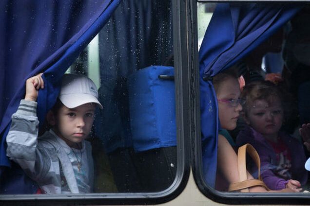 Діти-сироти, вивезені в Росію, вирушили з Ростовської області в Україну