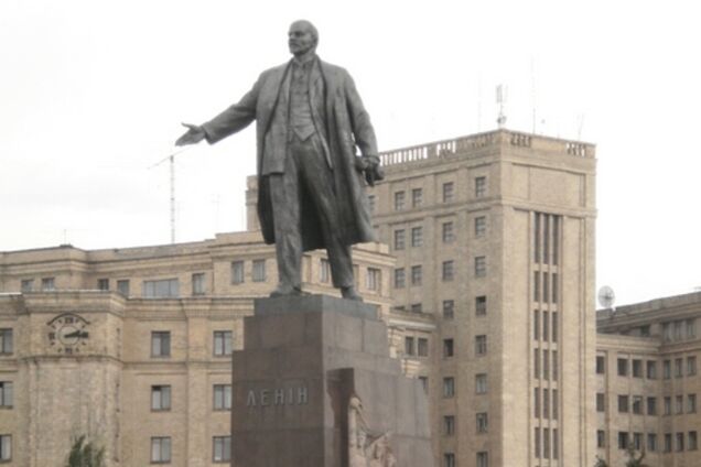 Харьковского Ленина переселят в Лесопарк