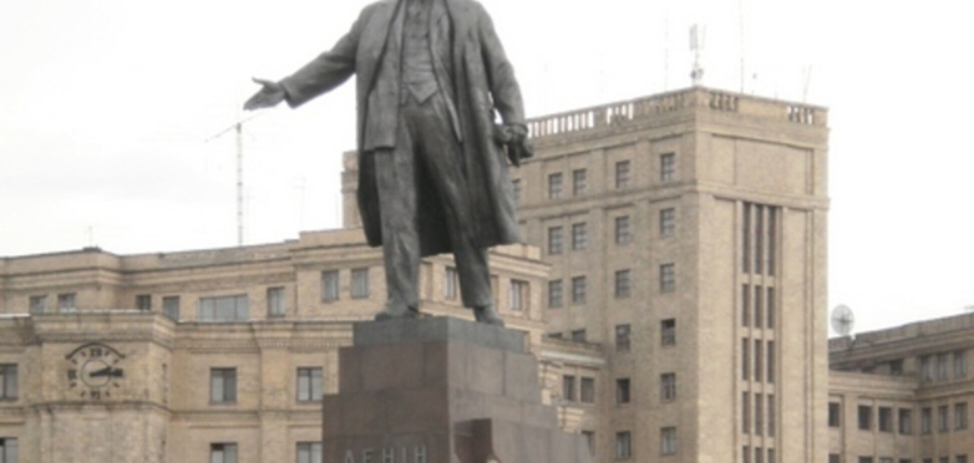 Харьковского Ленина переселят в Лесопарк