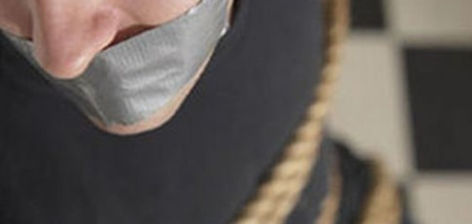 Террорист Безлер прикрывает здания в Горловке живыми щитами из заложников