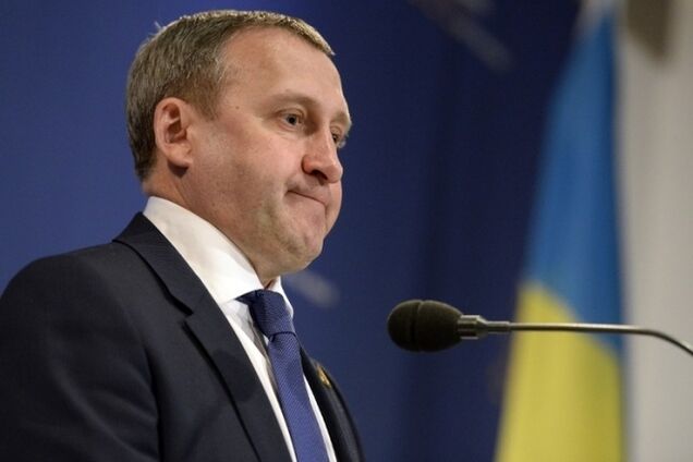 И.о. главы МИД Украины спел у посольства РФ 'Путин - х**ло'