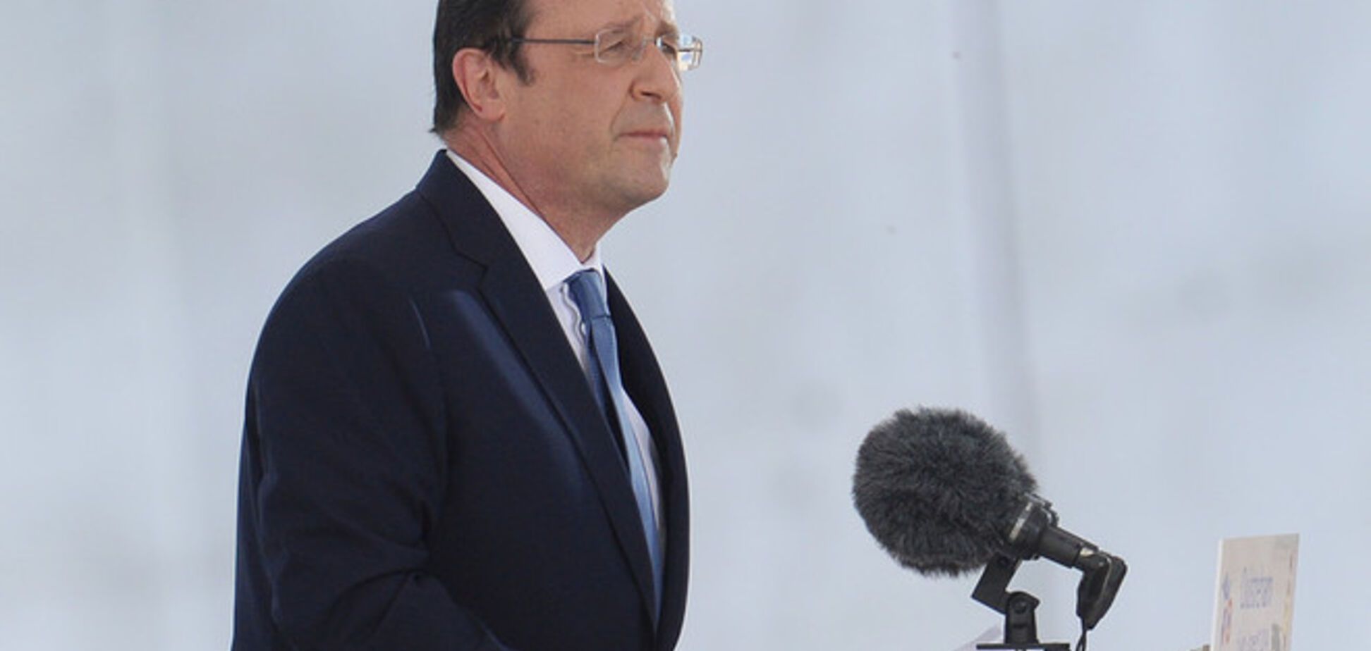 Порошенко обсудил с Олландом санкции против РФ и ассоциацию Украины с ЕС