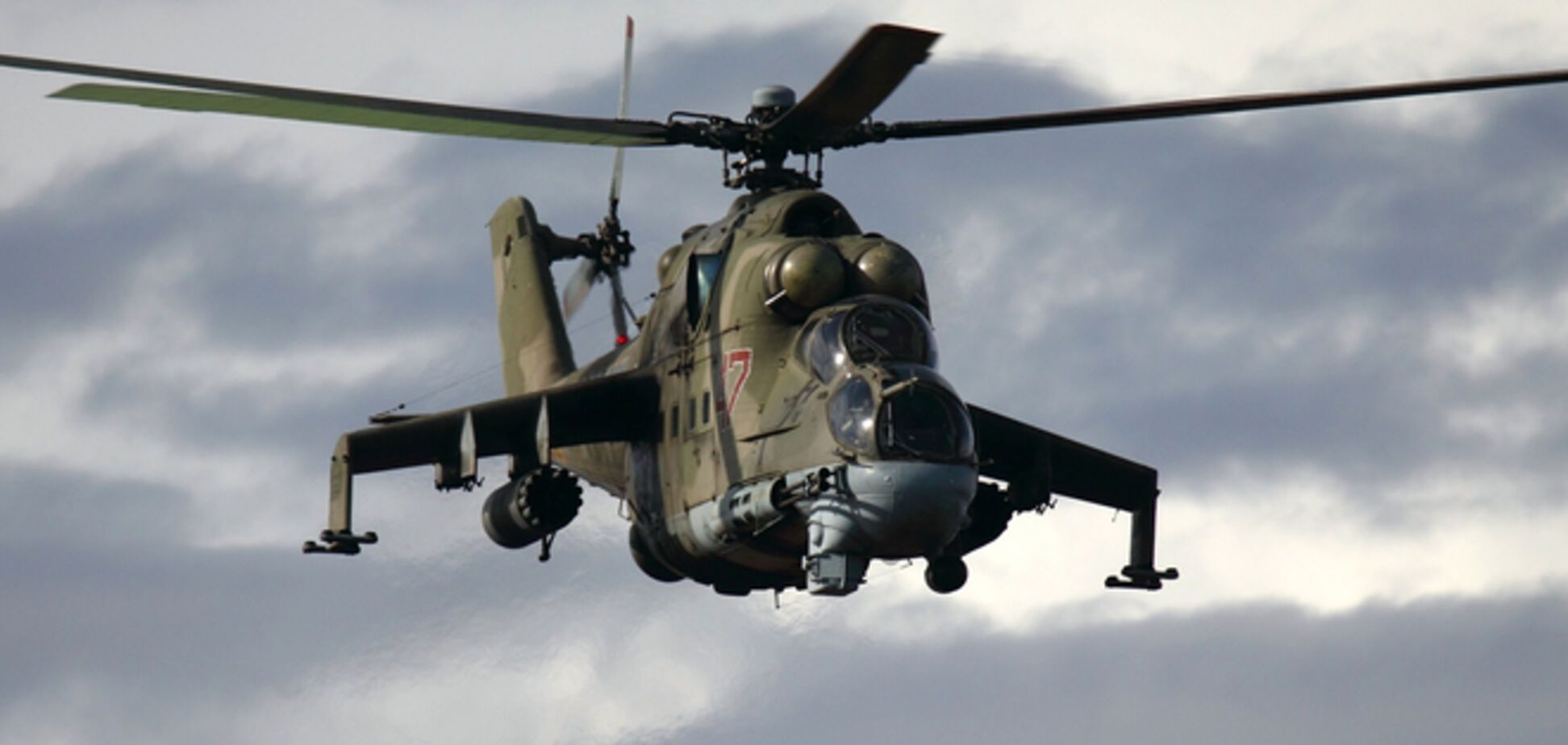 Во время эвакуации сбитого вертолёта украинские военные попали под обстрел