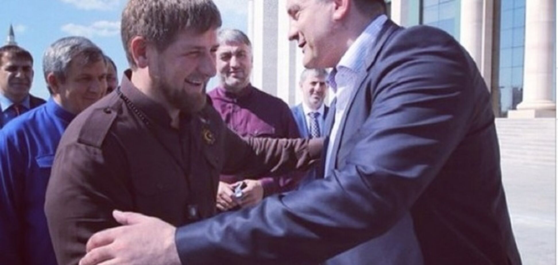 Аксенов слетал в гости к Кадырову и наелся чеченского шашлыка