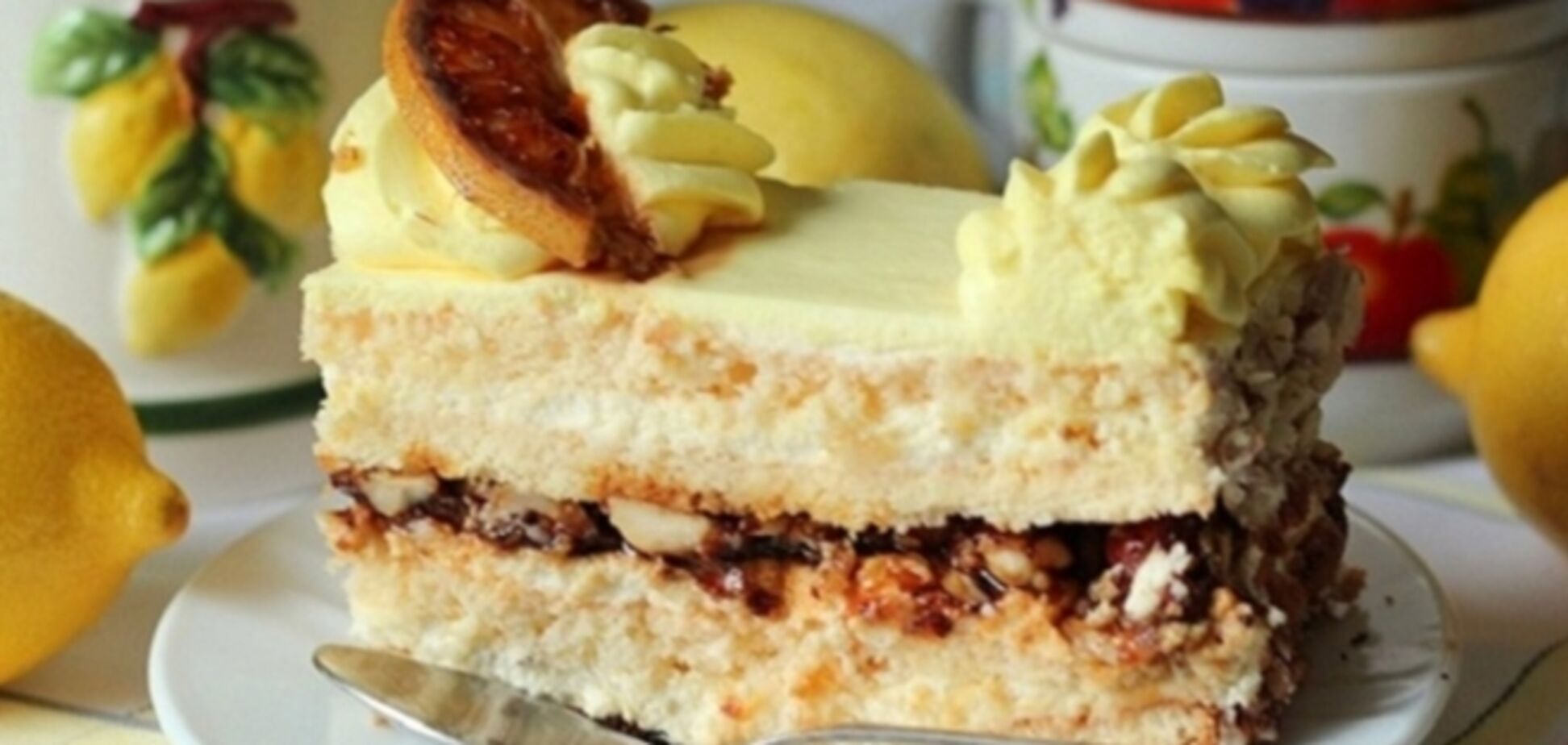 Лимонный торт с ореховой прослойкой