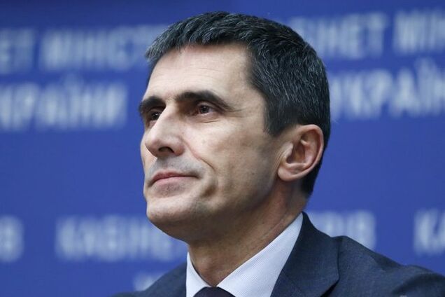 СМИ: Порошенко предложит Раде во вторник сменить Махницкого на Ярему