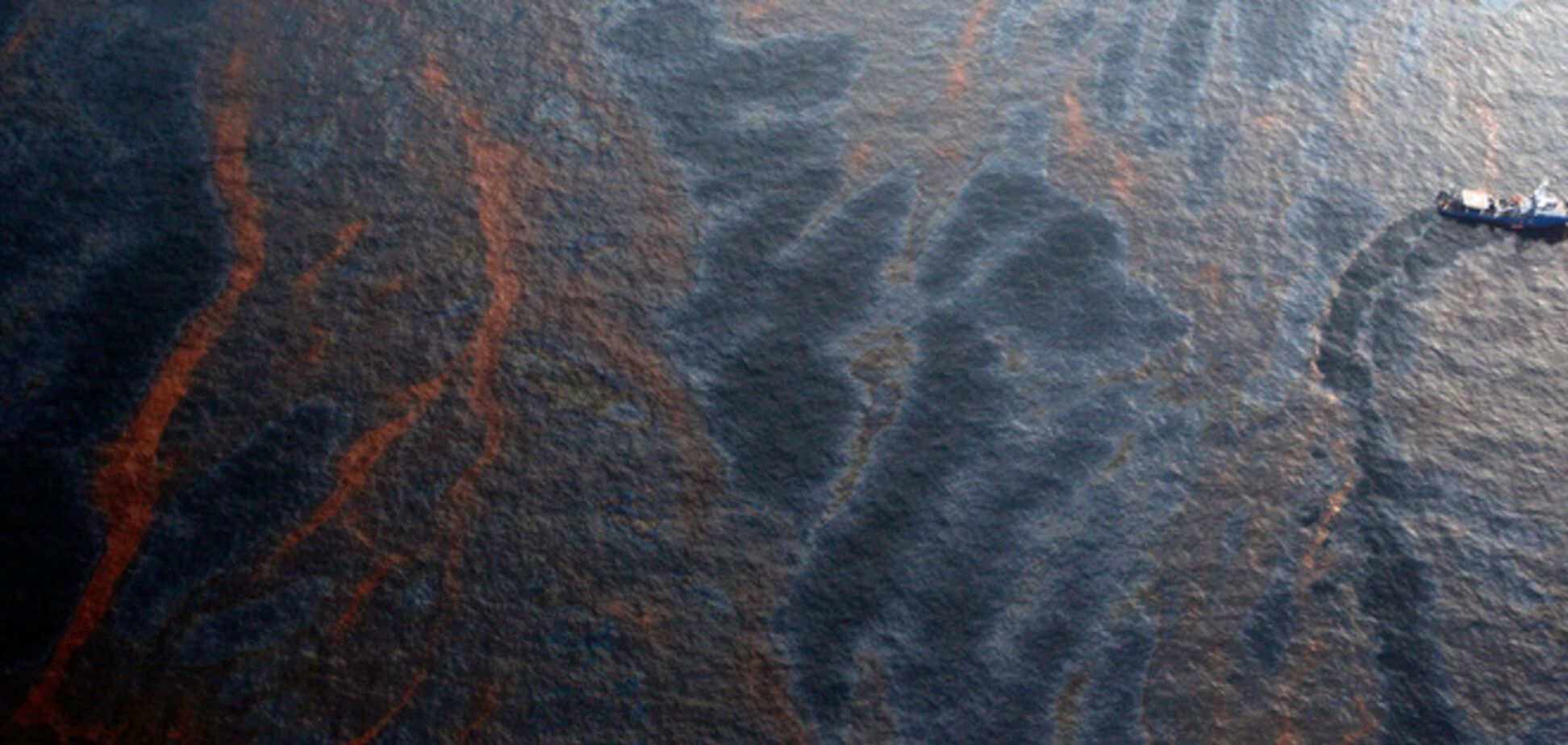 На Херсонщине на Днепре обнаружено 10-километровое масляное пятно