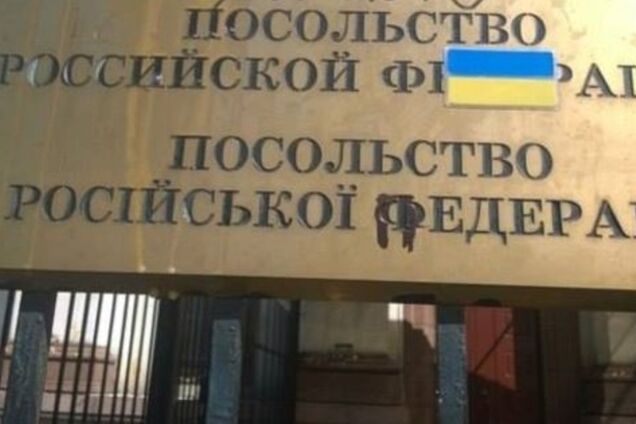 Звезды РФ не нашлись, что сказать про разгром российского посольства в Украине