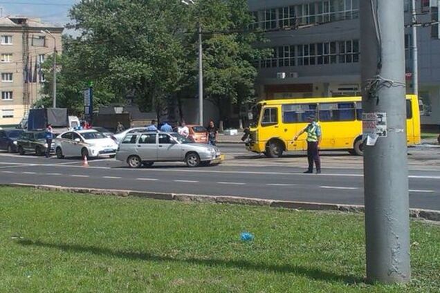 В Донецке грузовик с террористами 'ДНР' протаранил маршрутку
