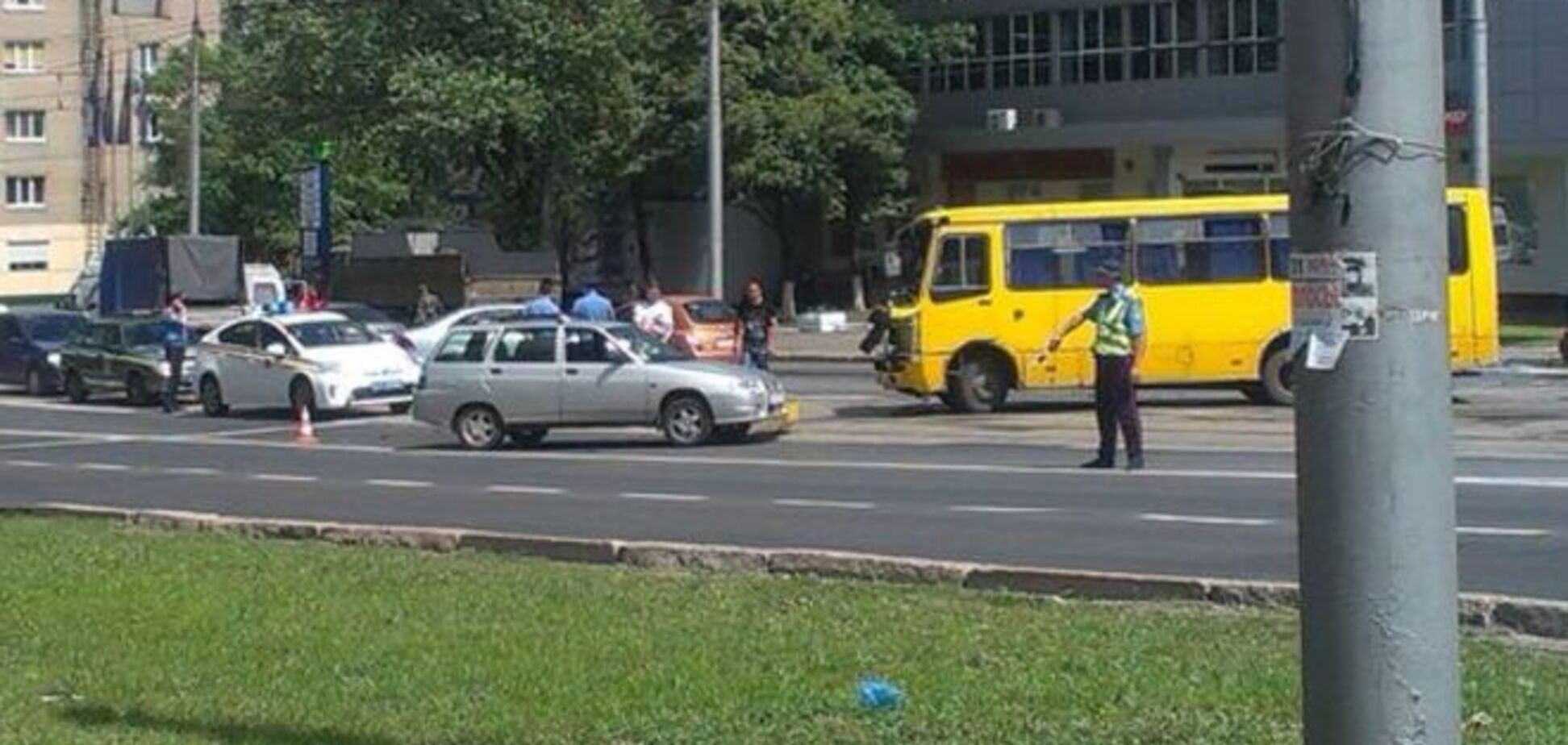 В Донецке грузовик с террористами 'ДНР' протаранил маршрутку