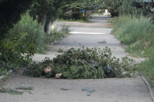 Обстрел Краматорска: трупы на улицах пришлось укрывать ветками