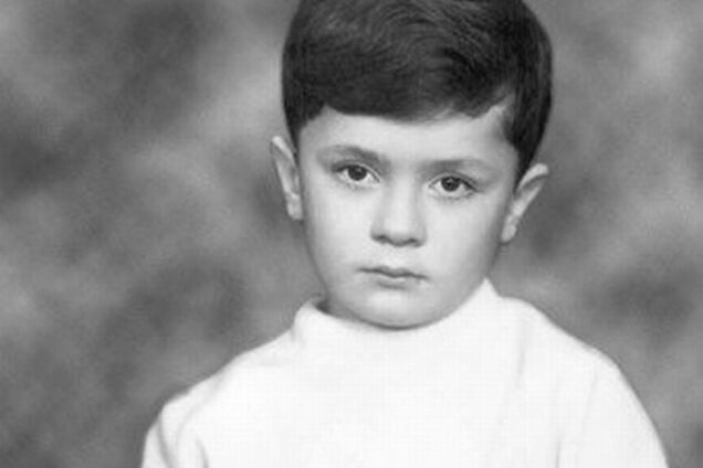 Порошенко в дитинстві майстрував солдатиків і брав участь в суботниках