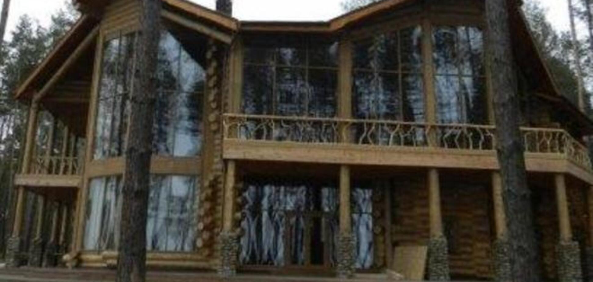 Невідомі в масках з автоматами знову напали на колишню дачу Курченко