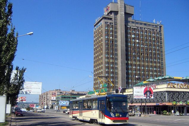 В Луганске осветительный снаряд пробил стену лицея