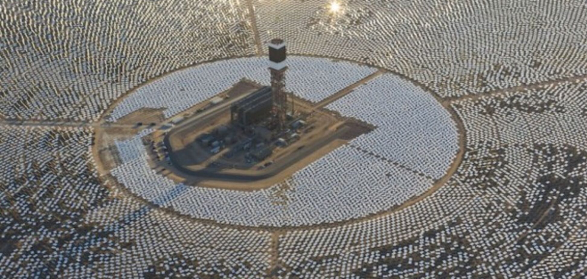 Американцы запустили самую огромную солнечную батарею в мире