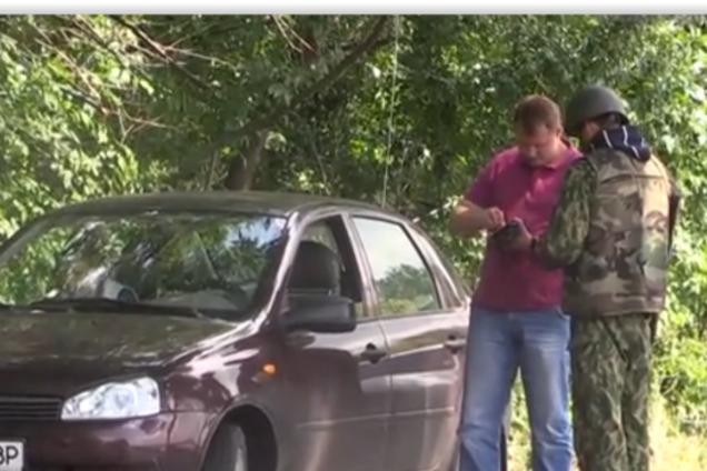 Люди, которые бегут из Славянска, здороваются с украинскими бойцами словами 'Слава Украине!' - гвардеец