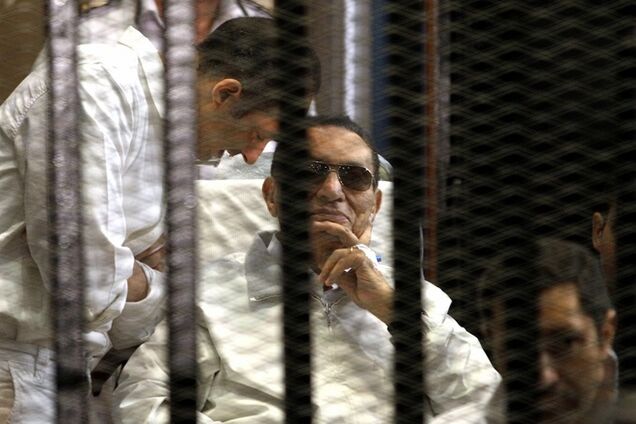 Экс-президент Египта Мубарак сломал ногу в больнице