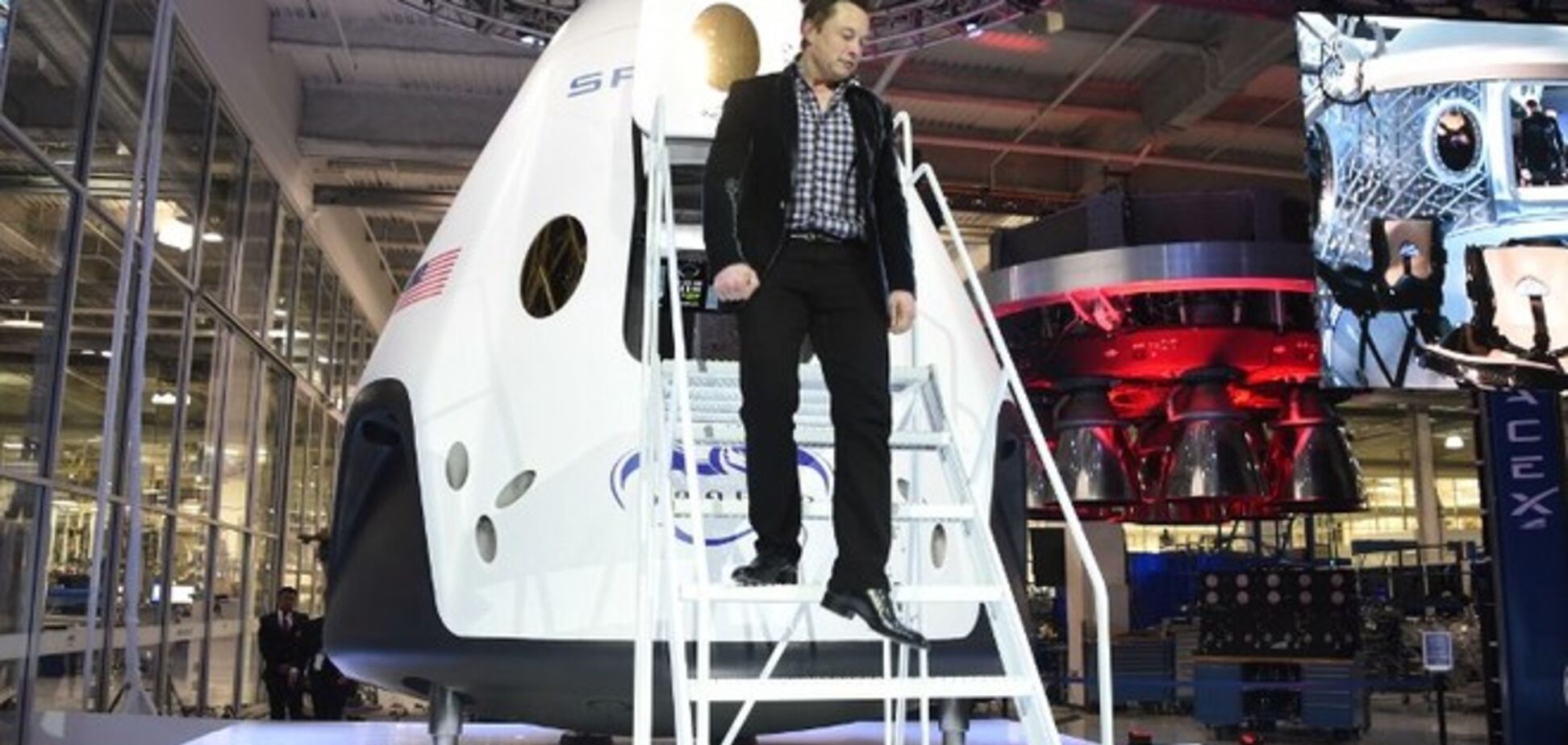 Управляемая капсула компании SpaceX