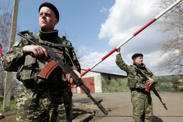 Пограничники в Луганске с помощью авиации и спецназа отбились от террористов