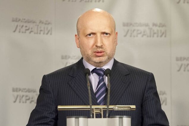 Донбасс получает социальные выплаты, за исключением 3-4 городов - Турчинов