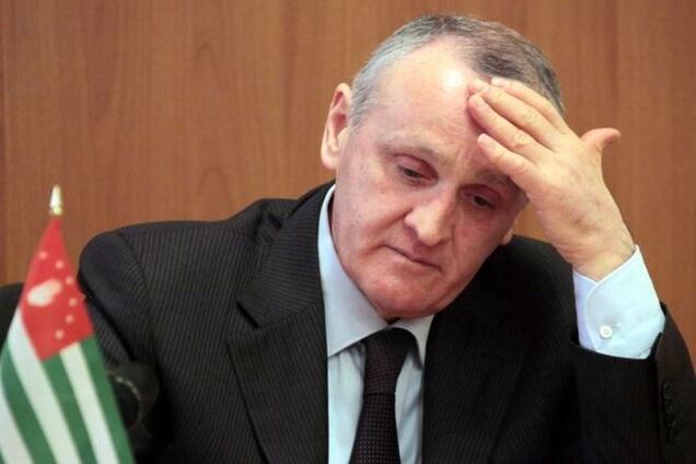 Слідом за президентом Абхазії, у відставку подав прем'єр-міністр