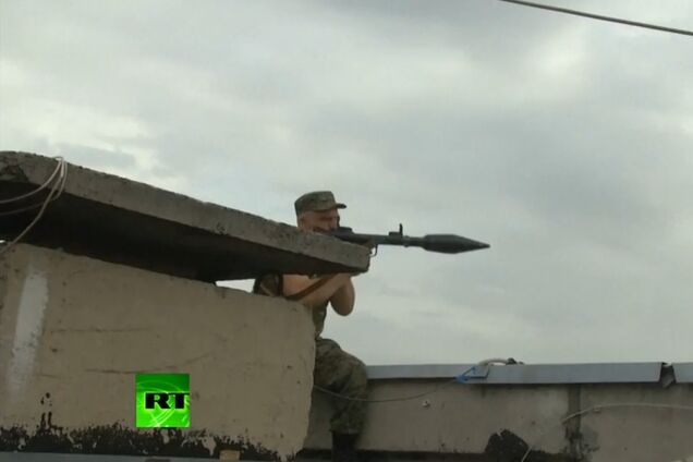 Террористы из РПГ с крыш жилых домов атаковали Луганский погранотряд