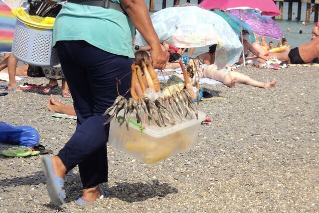 Как в Крыму обманывают отдыхающих: паленный алкоголь, ужасное подселение и китайские сувениры