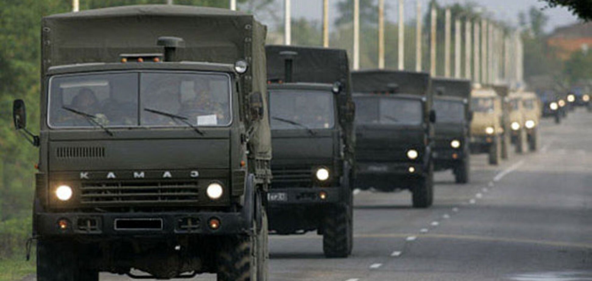 На Славянск движется неопознанная колонна из 7 КАМАЗов, в Горловке прошли танки. Видеофакт
