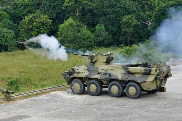 Украинские пограничники пустили в ход захваченную у террористов бронетехнику