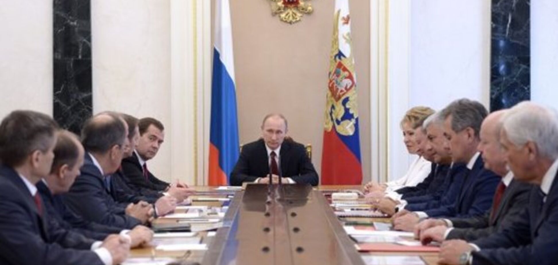 Путін вночі провів оперативну нараду з Радою безпеки РФ по ситуації в Україні 