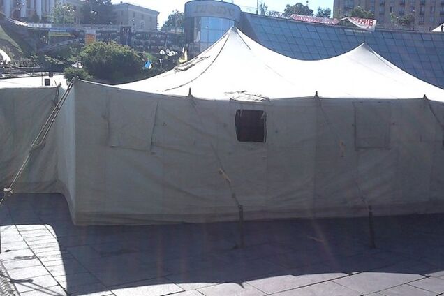 Мешавшие Киевсовету палатки перенесли на Майдан