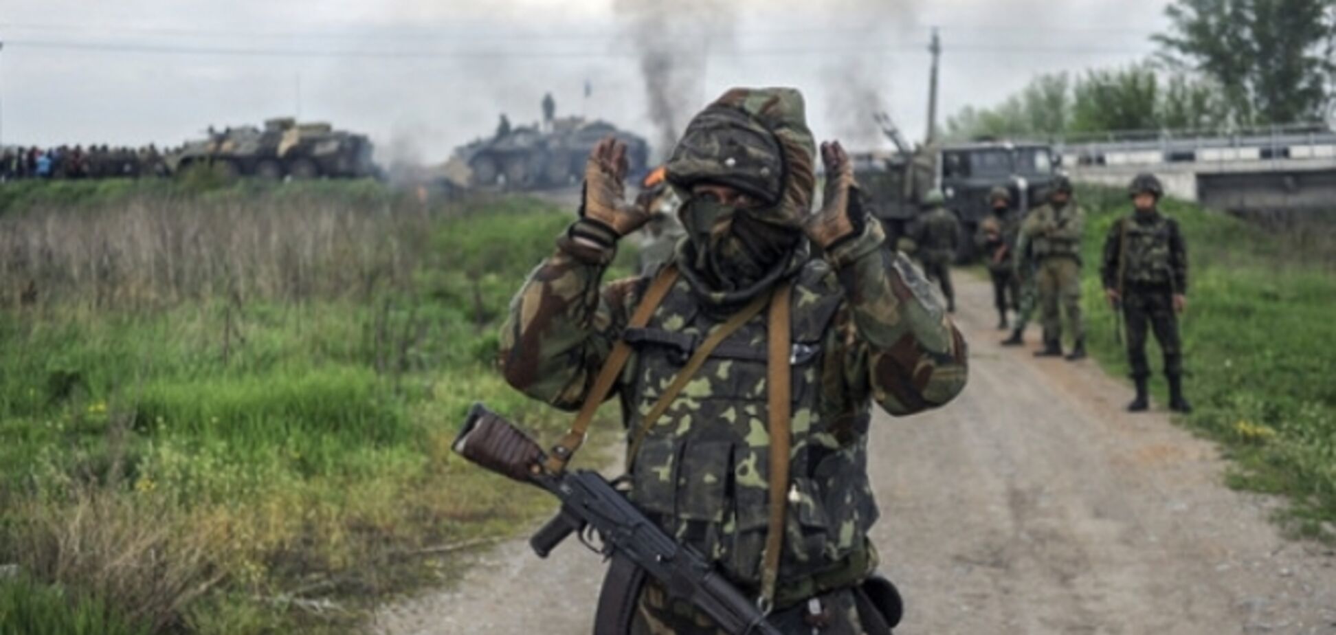 Террористы заставляют мирных жителей под угрозой расстрела идти воевать - источник