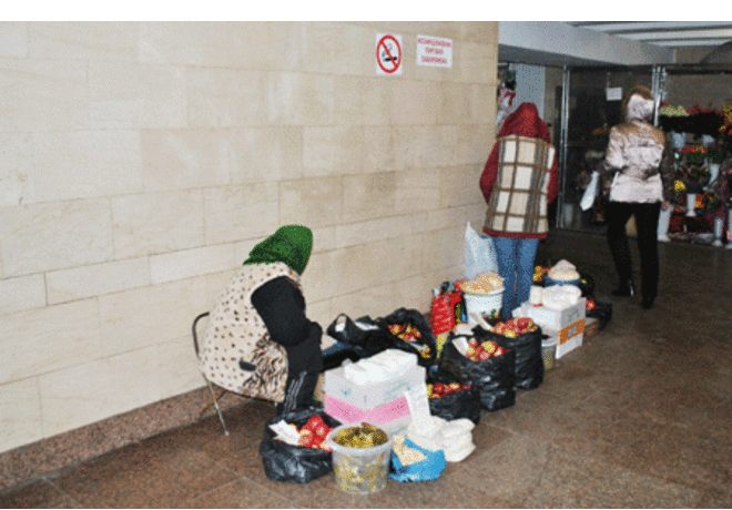 В киевском метро из-за стихийных торговцев пострадала пассажирка