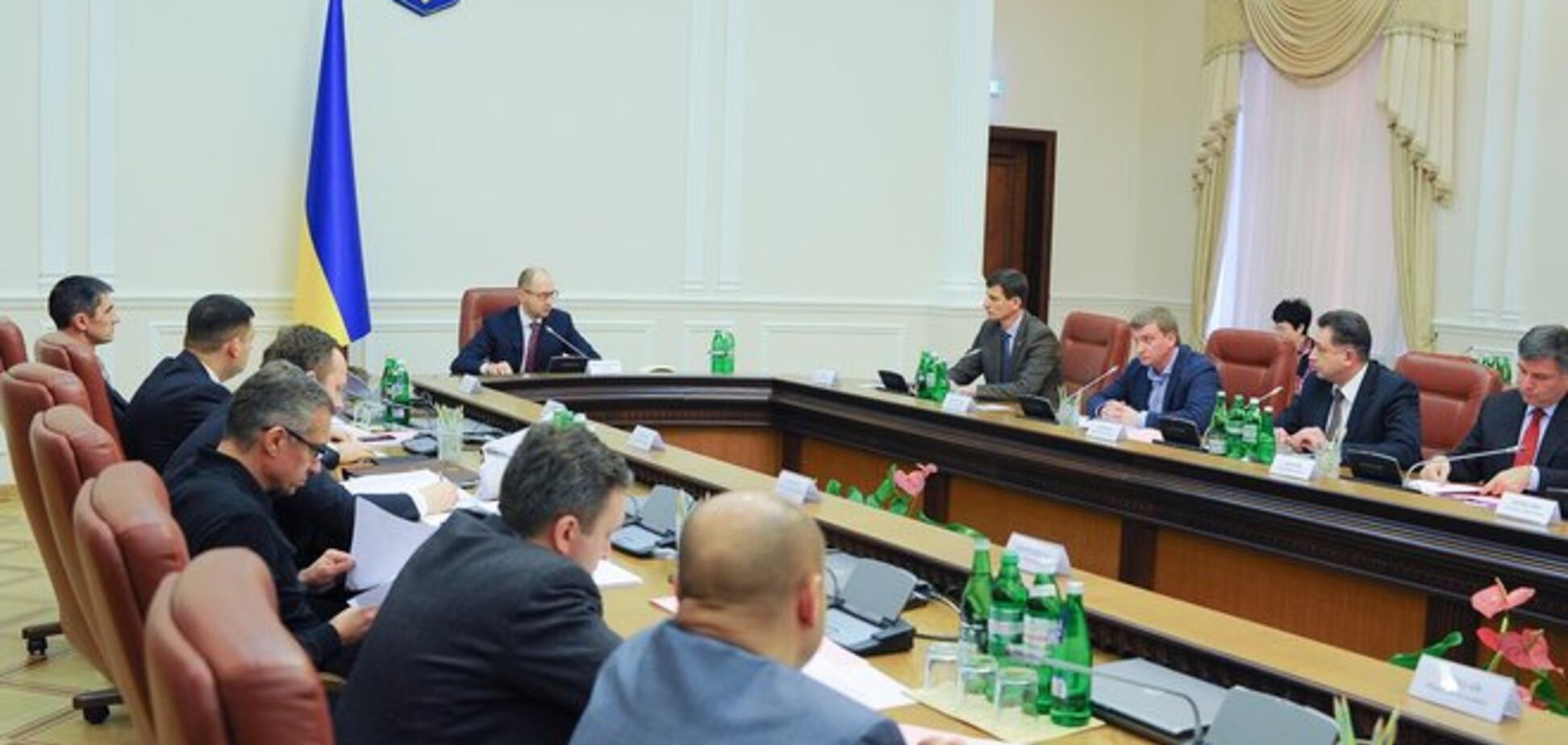 Кабмін обіцяє зробити все можливе для реалізації мирного плану Порошенко