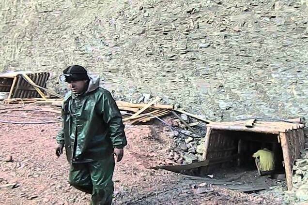 На Донетчине спасли четверых из шести горняков, потерявшихся в копанке, еще один погиб