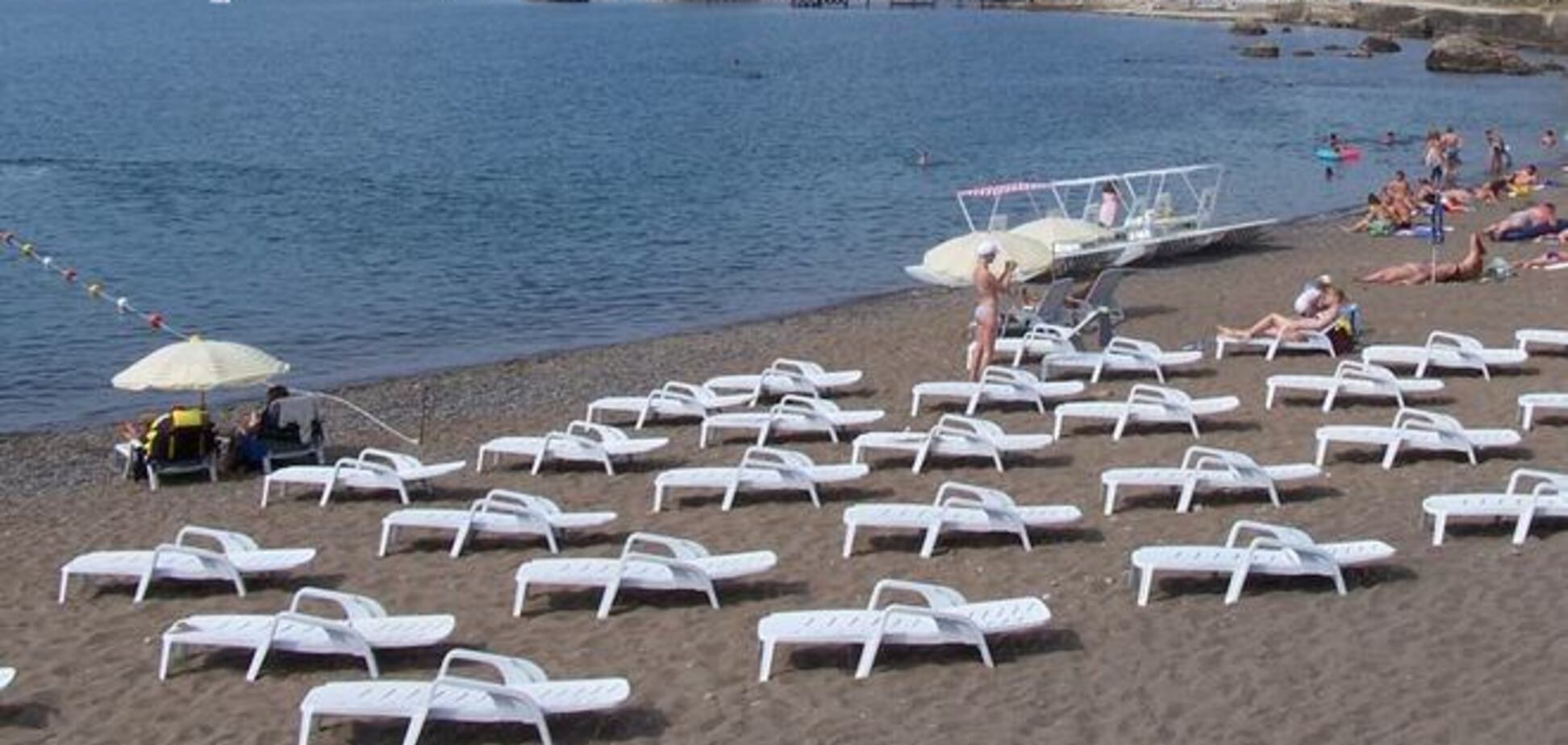 'Мертвый' курортный сезон в Крыму: оккупанты 'конфискуют' имущество туристов-смельчаков