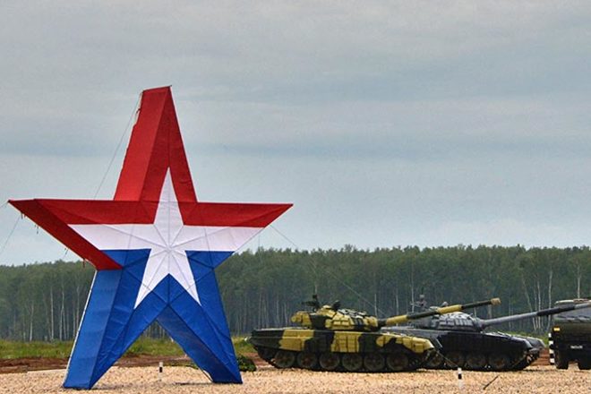 Российская армия украла эмблему у супермаркета из США. Фотофакт