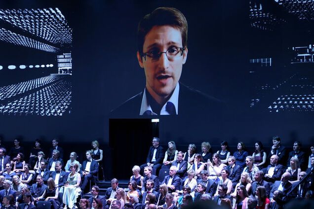 Германия наградила Сноудена за разоблачение спецслужб США