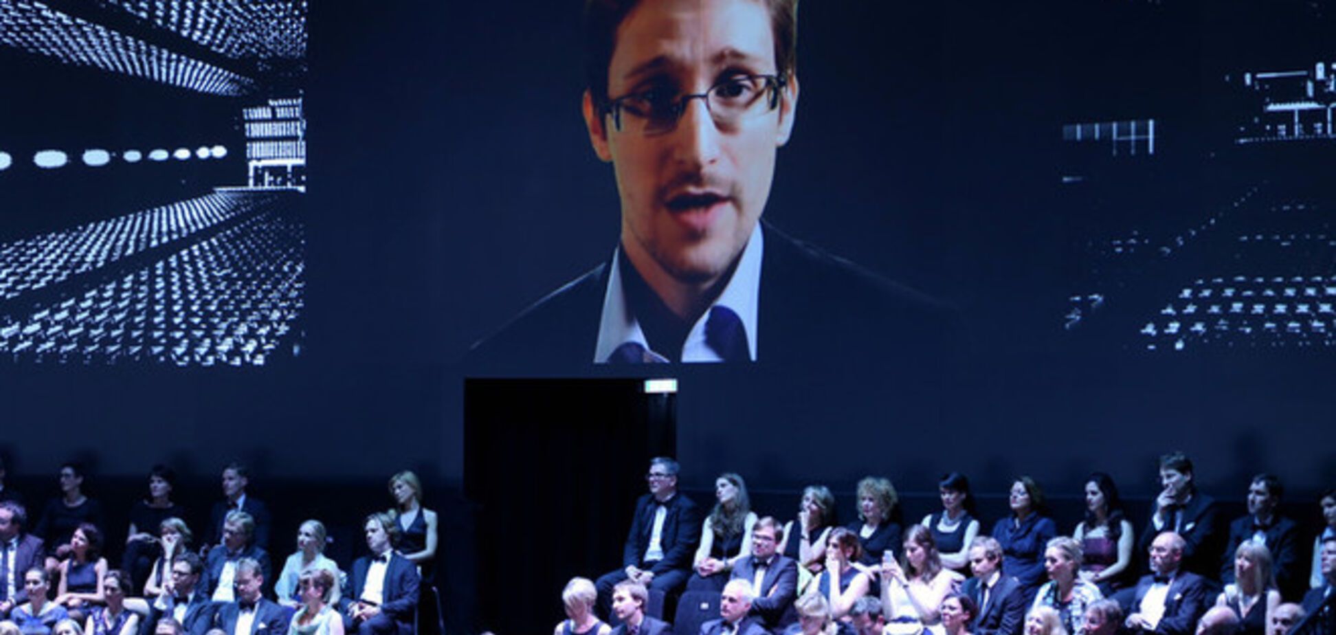 Германия наградила Сноудена за разоблачение спецслужб США