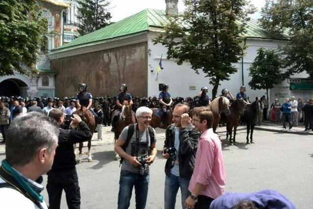 Националисты помешали провести крестный ход сепаратистов у Лавры